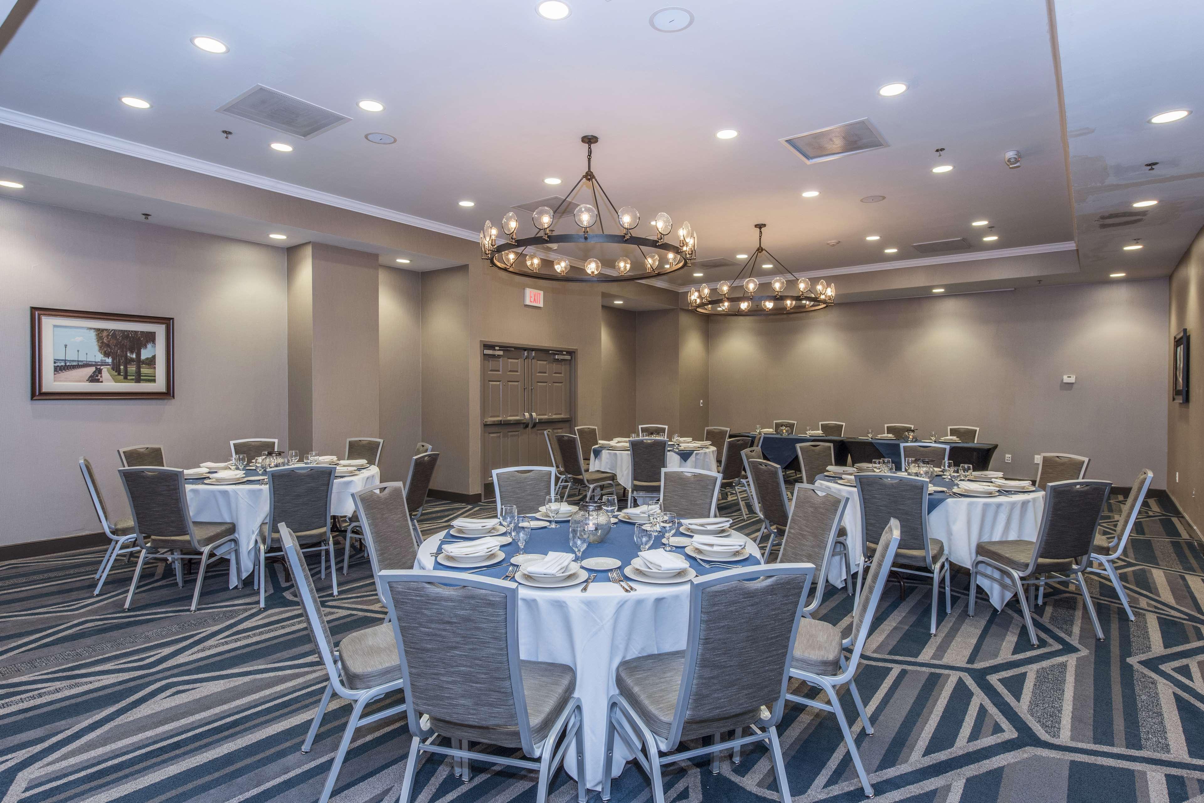 Отель Doubletree By Hilton North Charleston - Convention Center Экстерьер фото