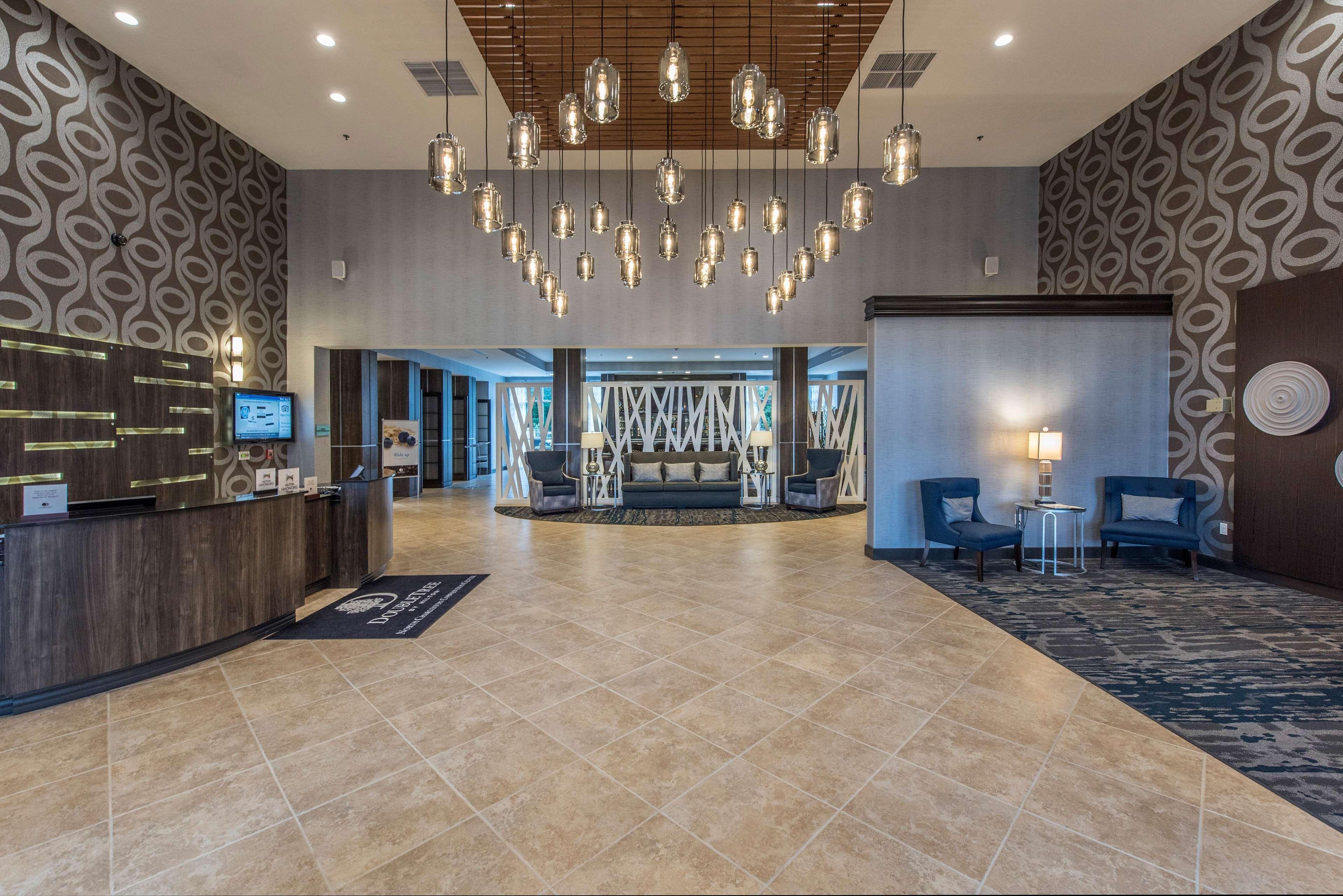 Отель Doubletree By Hilton North Charleston - Convention Center Экстерьер фото
