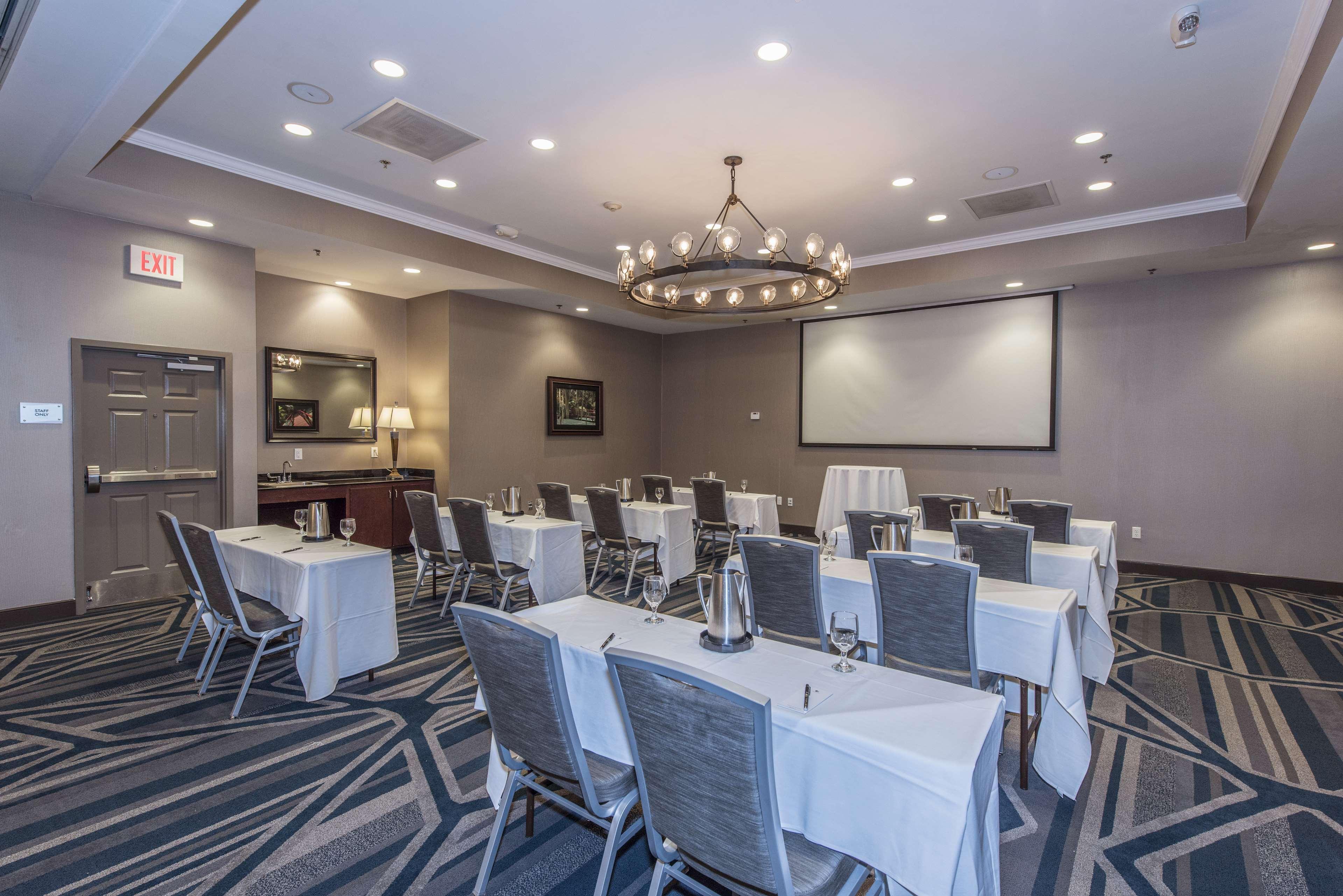 Отель Doubletree By Hilton North Charleston - Convention Center Экстерьер фото