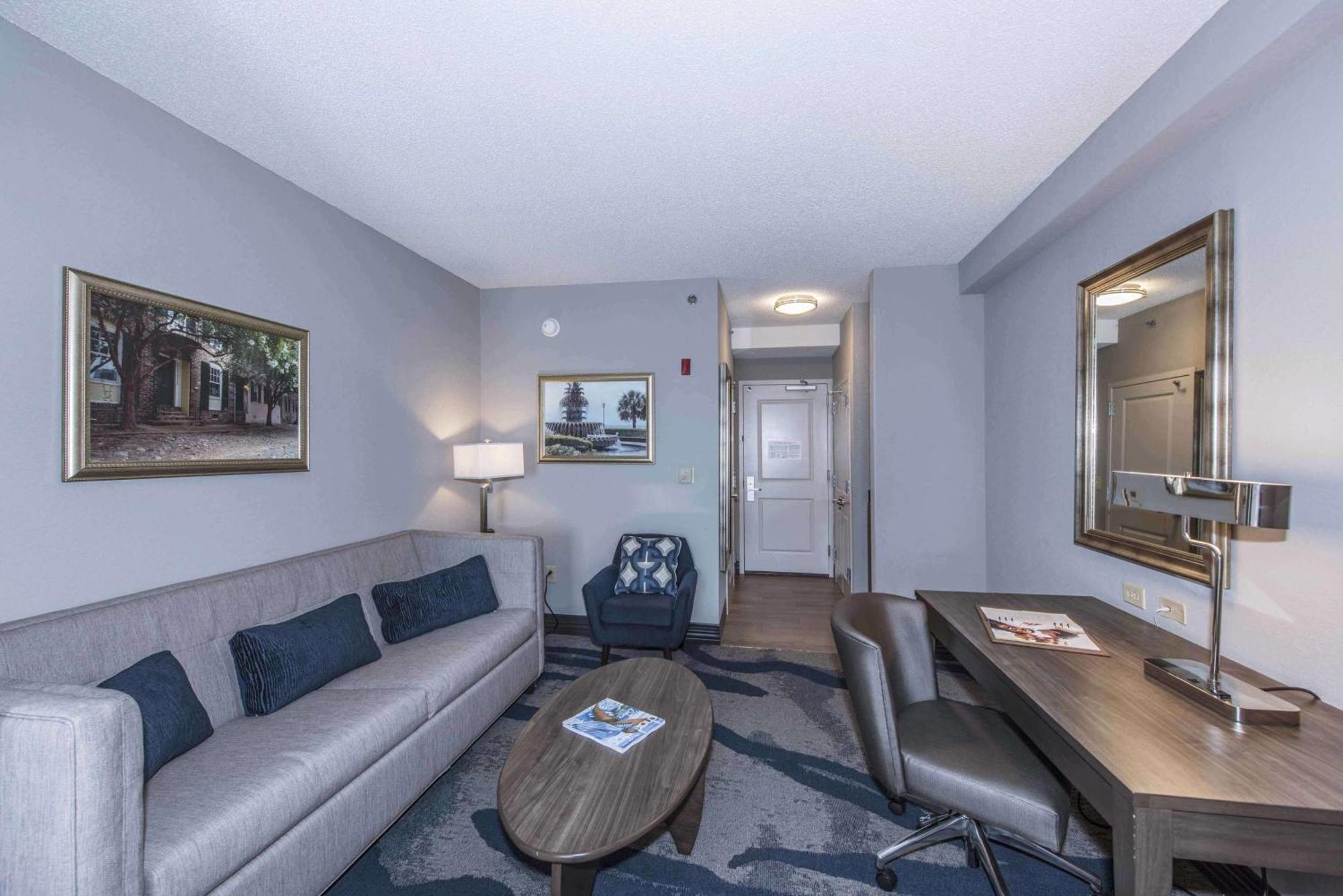 Отель Doubletree By Hilton North Charleston - Convention Center Экстерьер фото