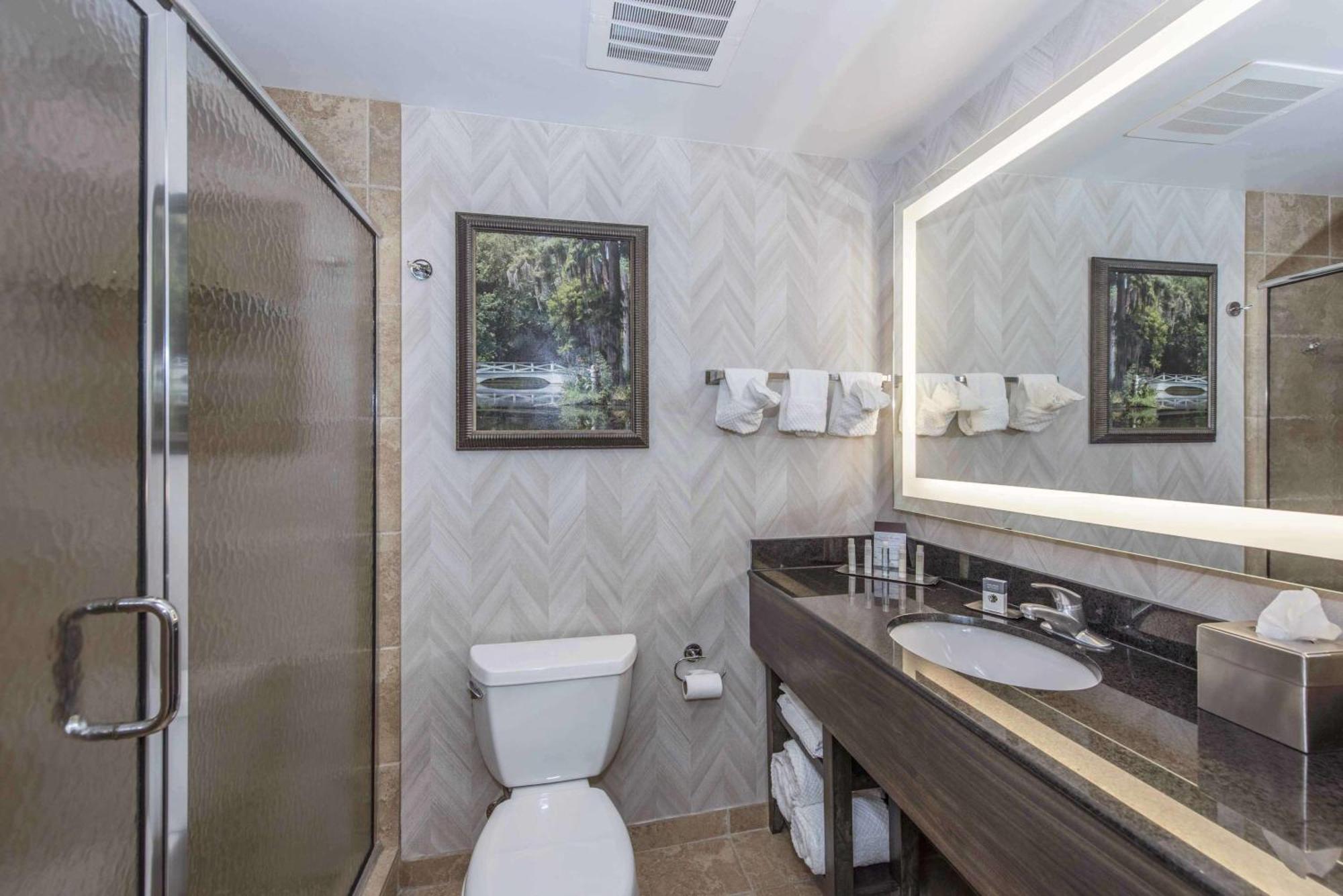 Отель Doubletree By Hilton North Charleston - Convention Center Экстерьер фото
