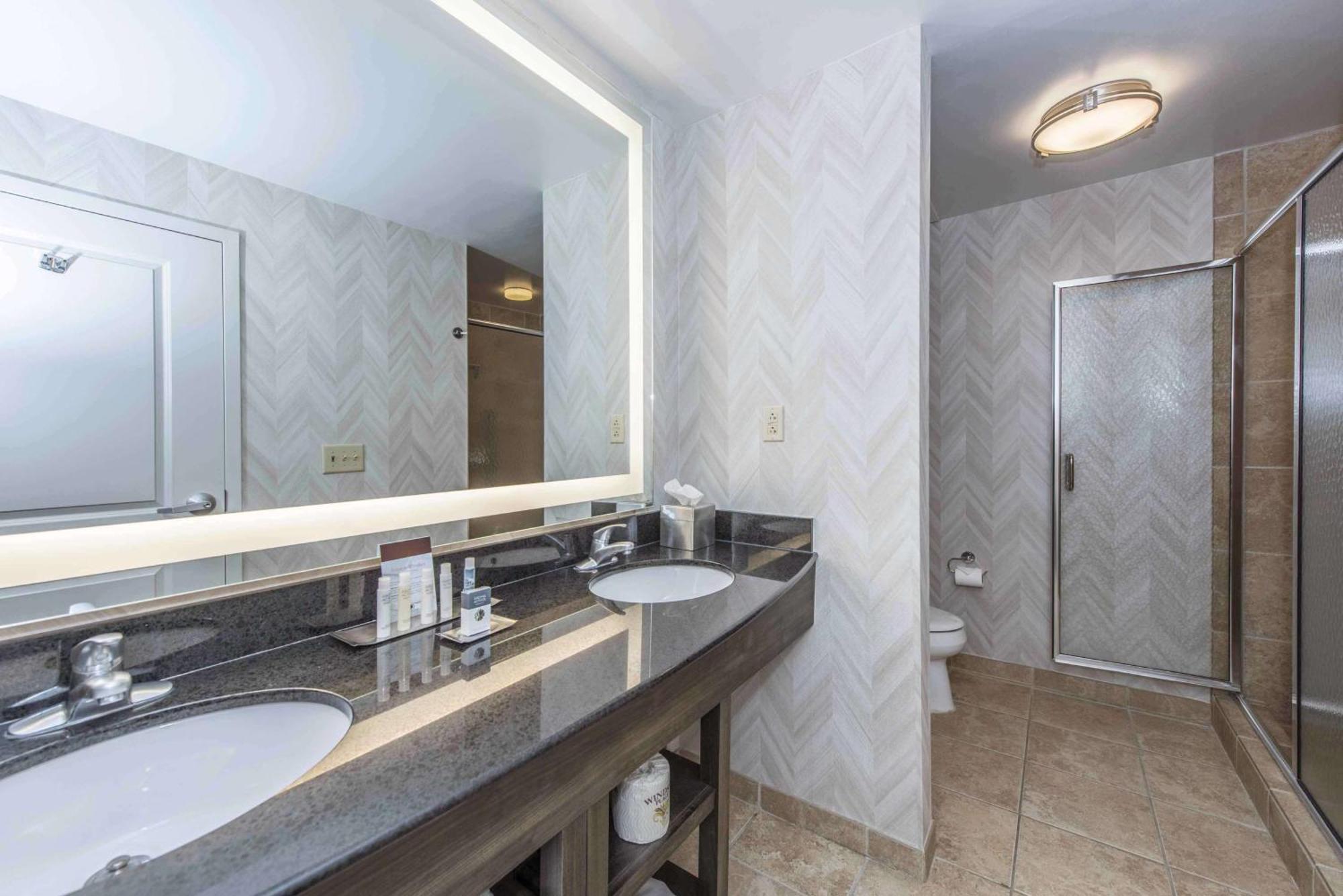 Отель Doubletree By Hilton North Charleston - Convention Center Экстерьер фото