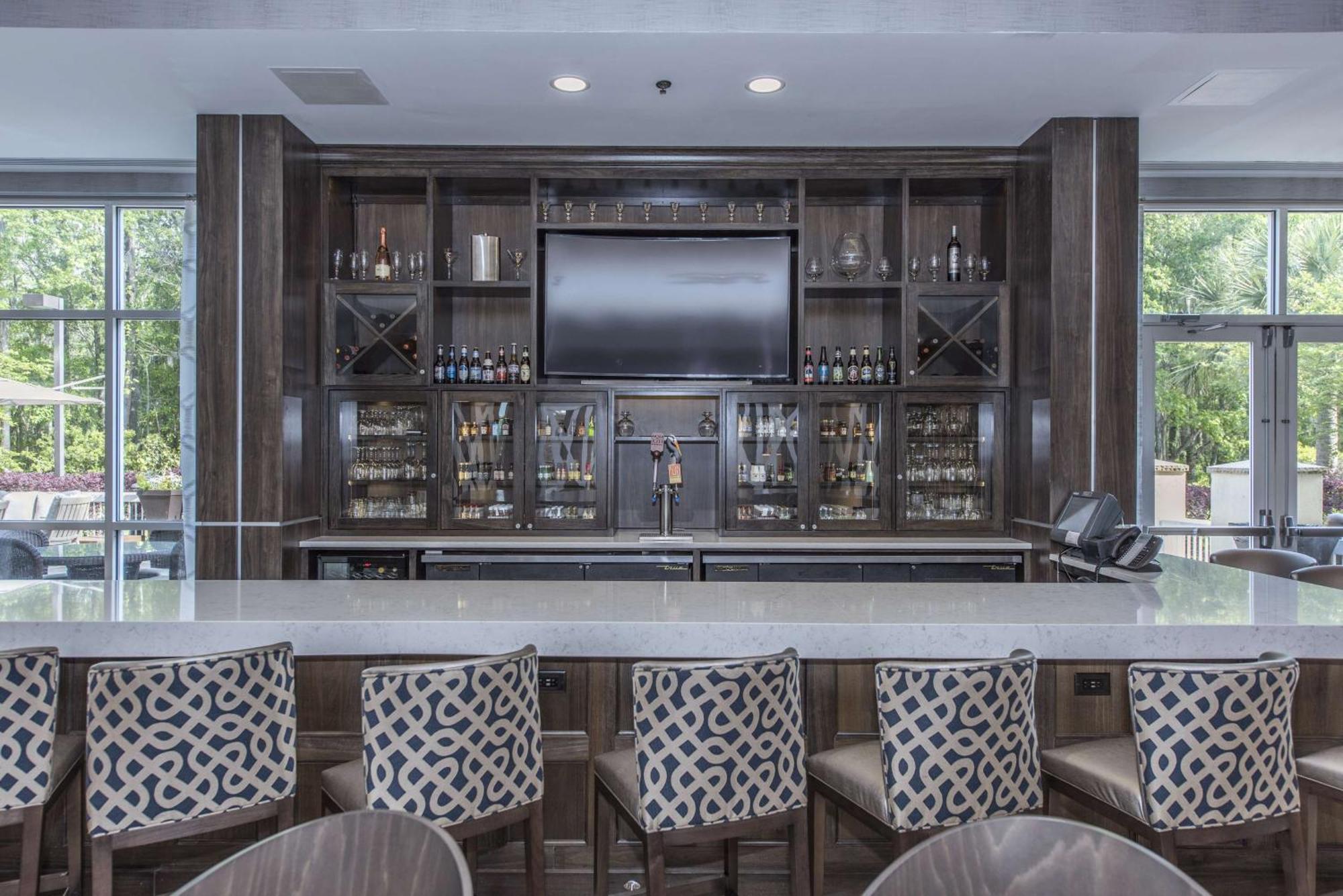 Отель Doubletree By Hilton North Charleston - Convention Center Экстерьер фото