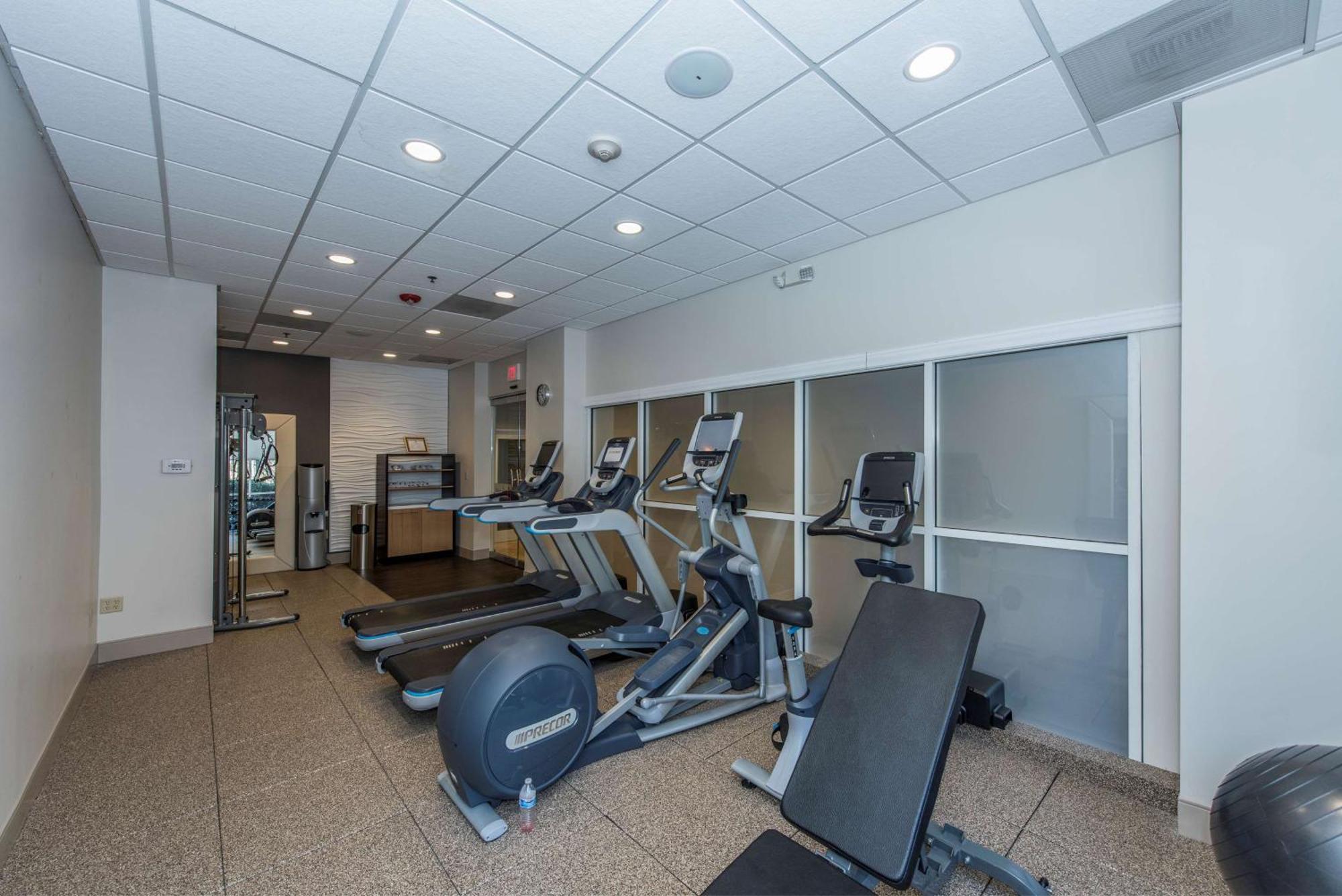 Отель Doubletree By Hilton North Charleston - Convention Center Экстерьер фото