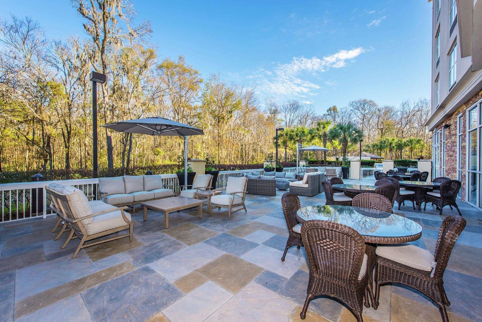 Отель Doubletree By Hilton North Charleston - Convention Center Экстерьер фото