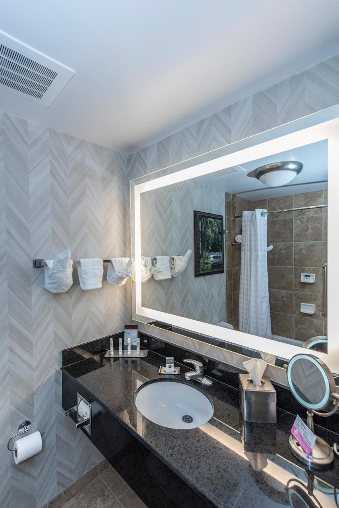 Отель Doubletree By Hilton North Charleston - Convention Center Экстерьер фото